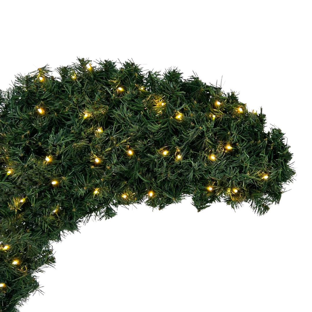 detail shot of rounded top of curverd half moon christmas tree