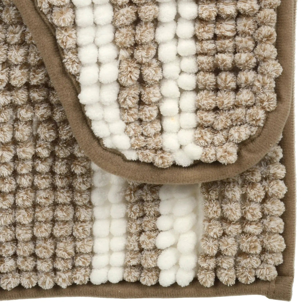 Close up of a beige and white noodle fibre bath and pedestal mat set