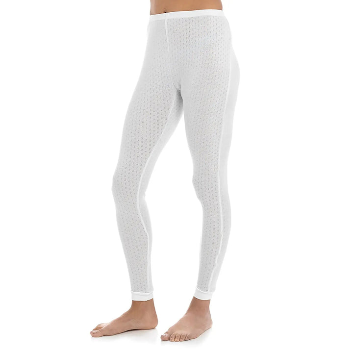 Lady wearing a pair of white thermal leggings to keep warm in winter