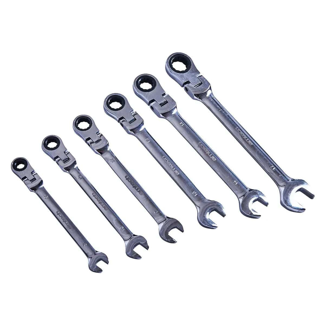 Set of six ratchet spanners with flexible heads