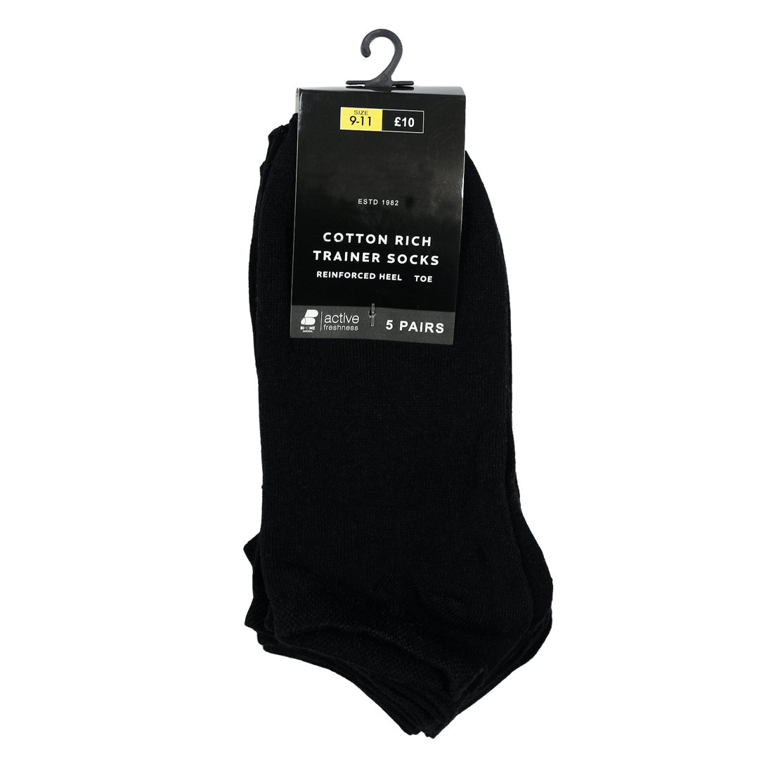 mens cotton rich black trainer socks with reinforced heel and toe in cardboard packaging with hook for hanging in size 9-11, 5 pairs, active freshness