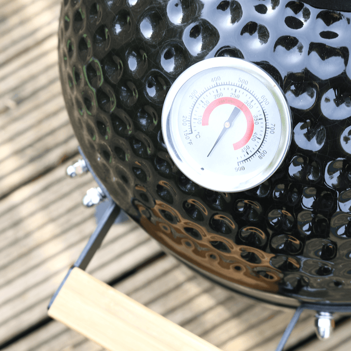 bbq temperature guage at 0 with chunky wooden handle